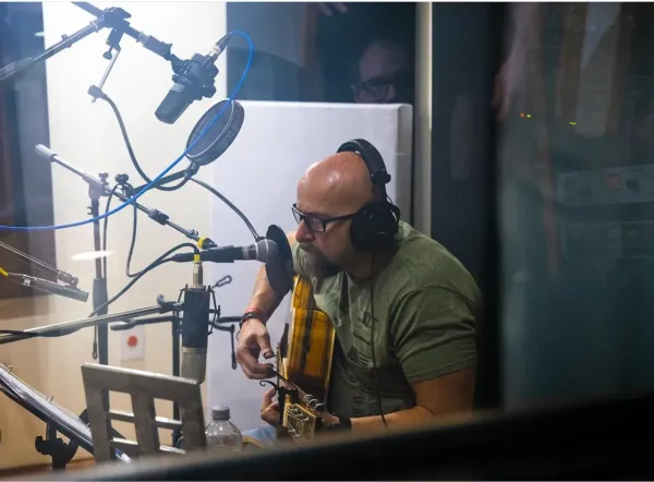 Meet Daniel Keiser: The Musician That Just Released The GREATEST Children's Christmas Book EVER